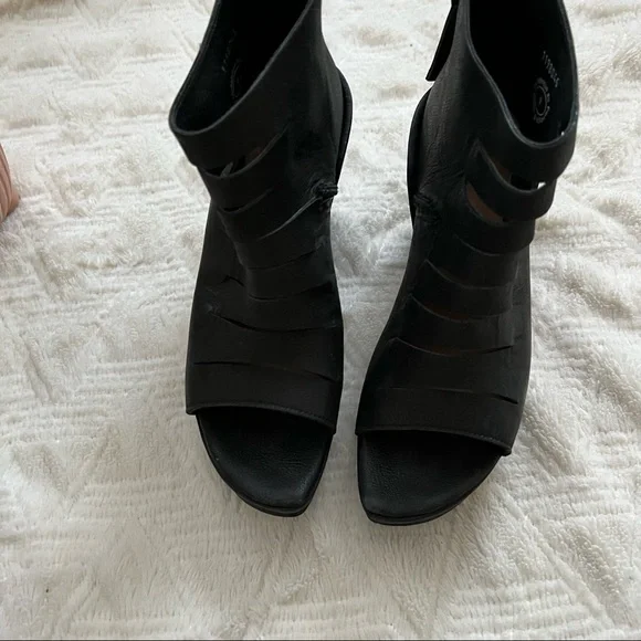 John Fluevog prepare Axe Black Leather Slit Open-Toe Platform Sandals size 9 - Picture 7 of 14